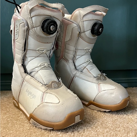 Lamar women’s snowboard boots. - Picture 1 of 5